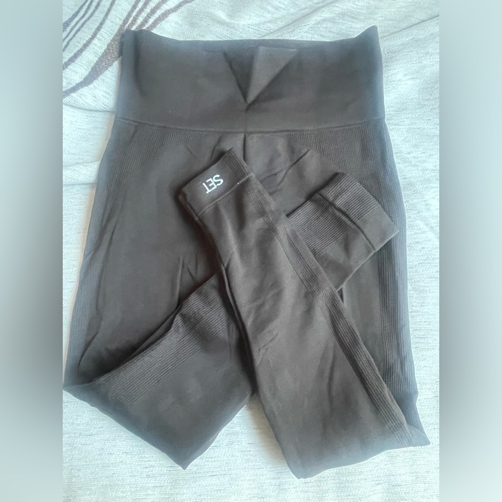 Set Active brown sculptflex leggings size small